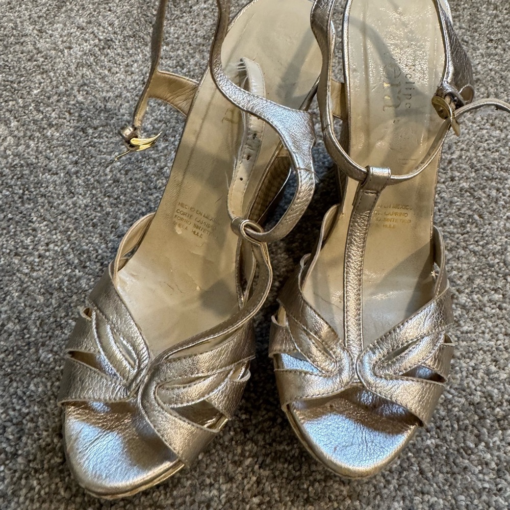 Elegant Metallic Gold Strappy Wedge Sandals 7.6